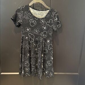 Girls Black Short-Sleeve Floral & Character Print Casual Dress